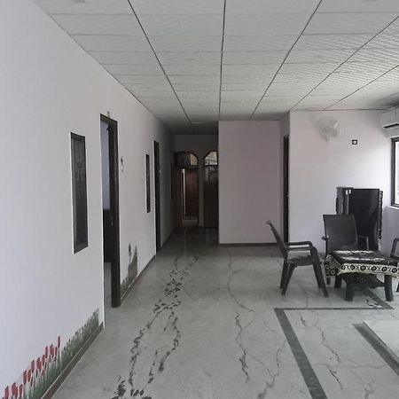 Oyo Rajdhani Guest House Faridabad Exteriör bild