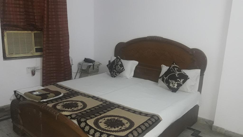 Oyo Rajdhani Guest House Faridabad Exteriör bild