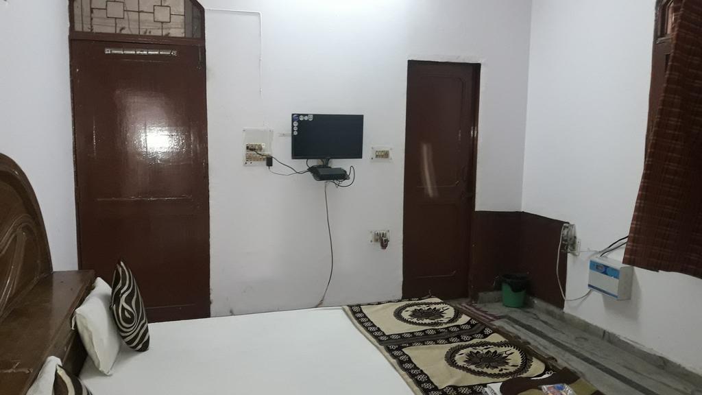 Oyo Rajdhani Guest House Faridabad Exteriör bild