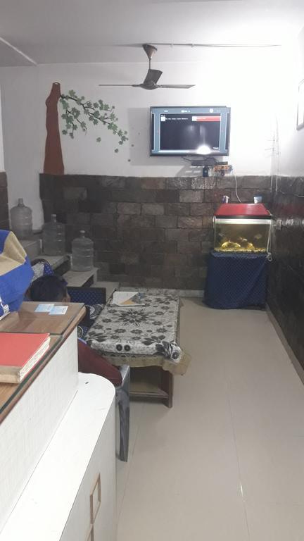 Oyo Rajdhani Guest House Faridabad Exteriör bild