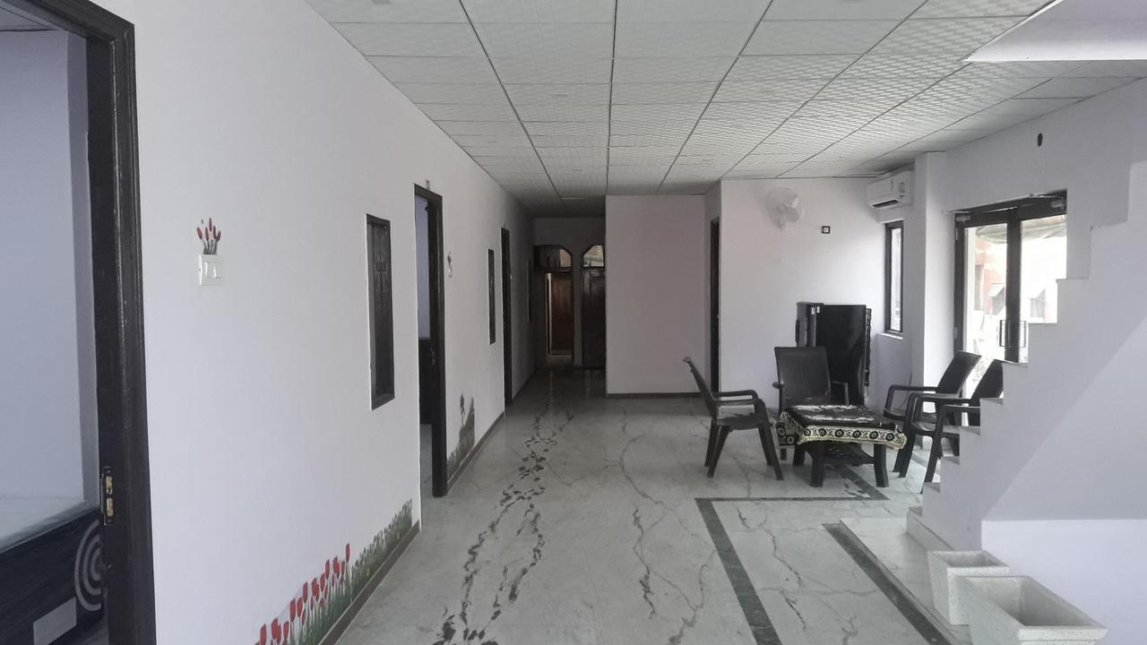 Oyo Rajdhani Guest House Faridabad Exteriör bild