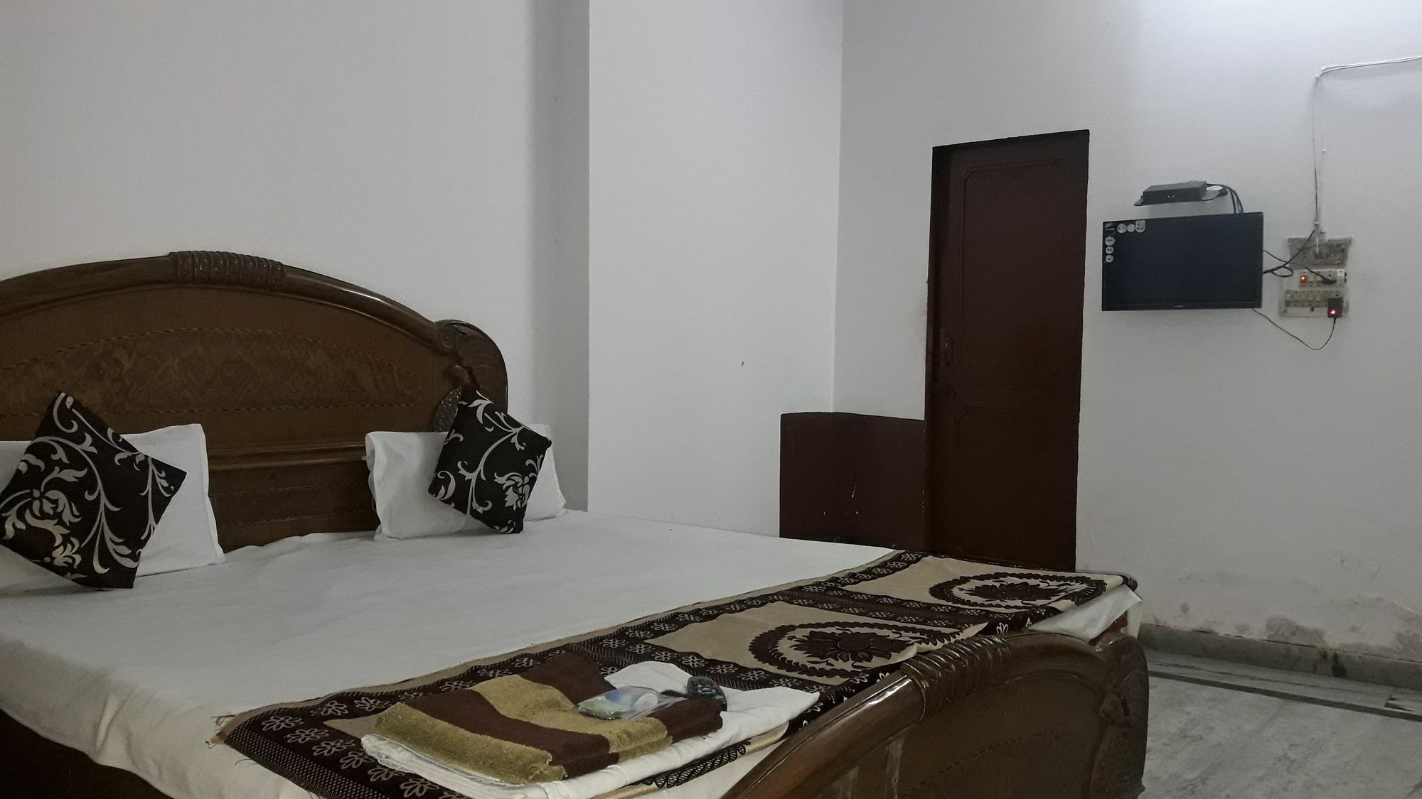 Oyo Rajdhani Guest House Faridabad Exteriör bild