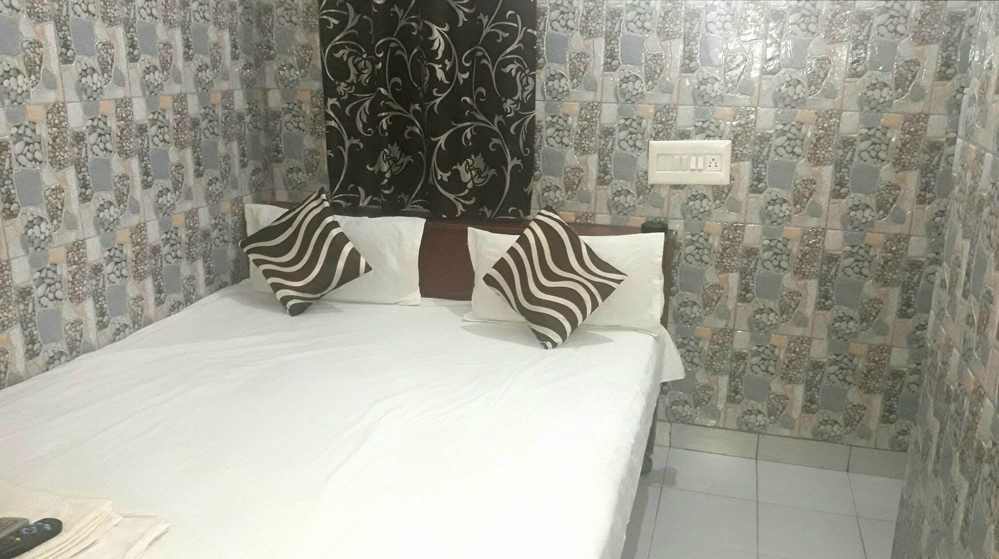 Oyo Rajdhani Guest House Faridabad Exteriör bild